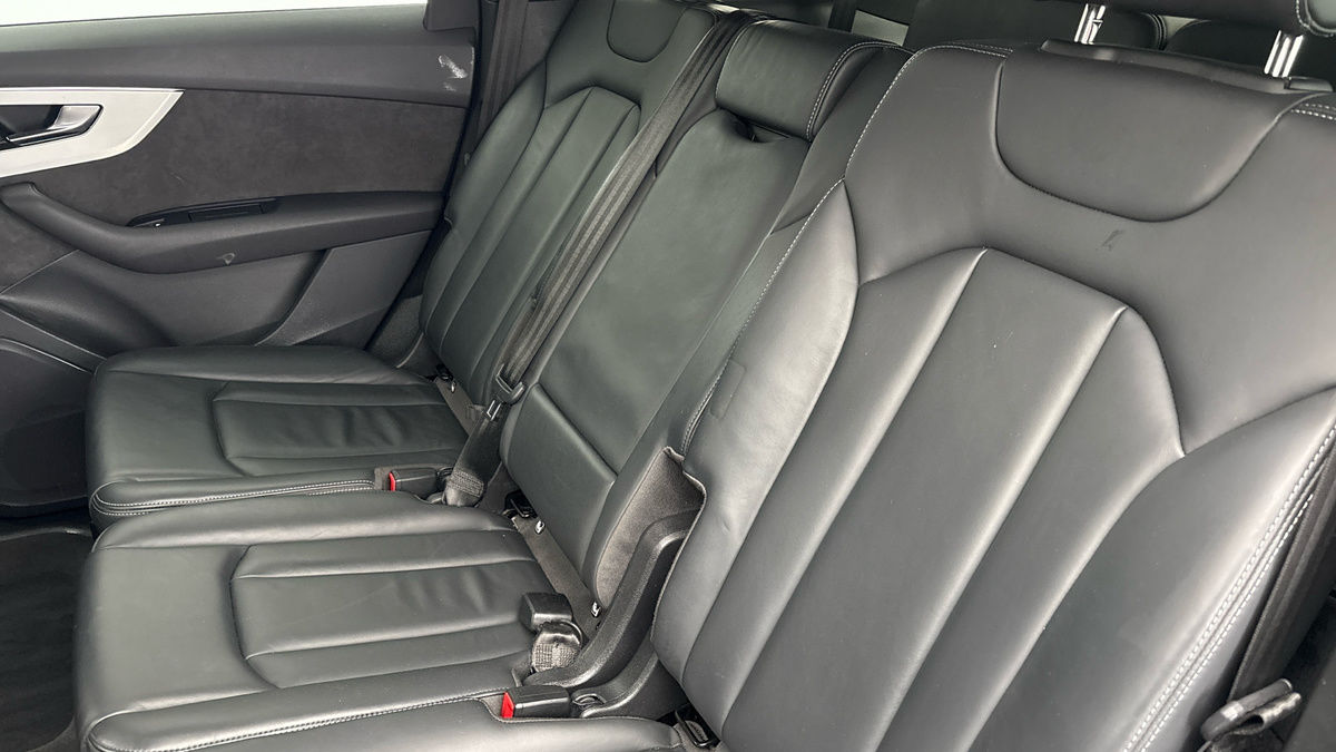 Audi Q7 Image 8