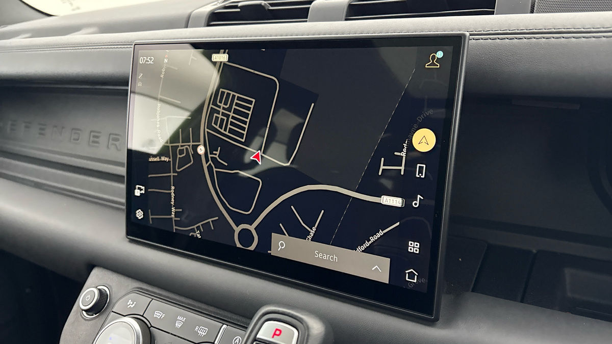 Land Rover Defender 110 Image 17