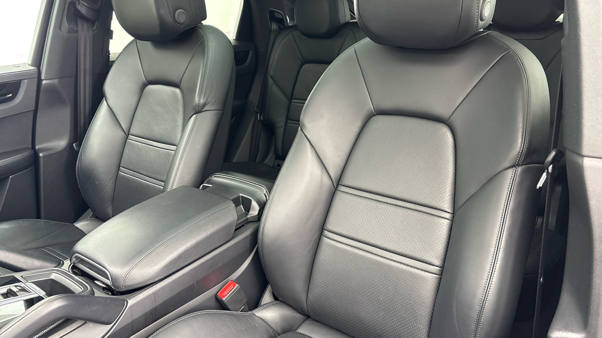 Porsche Cayenne Image 7