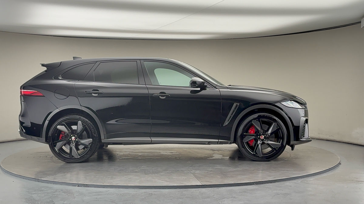 Jaguar F-PACE Image 16