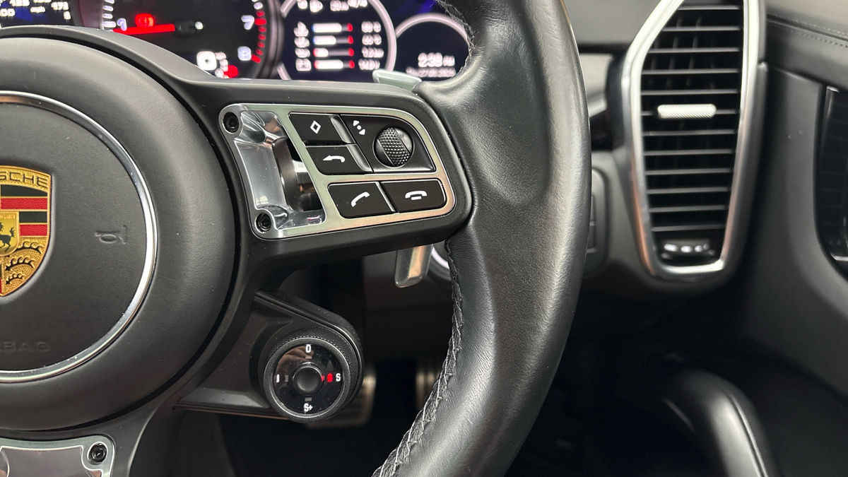 Porsche Cayenne Image 14