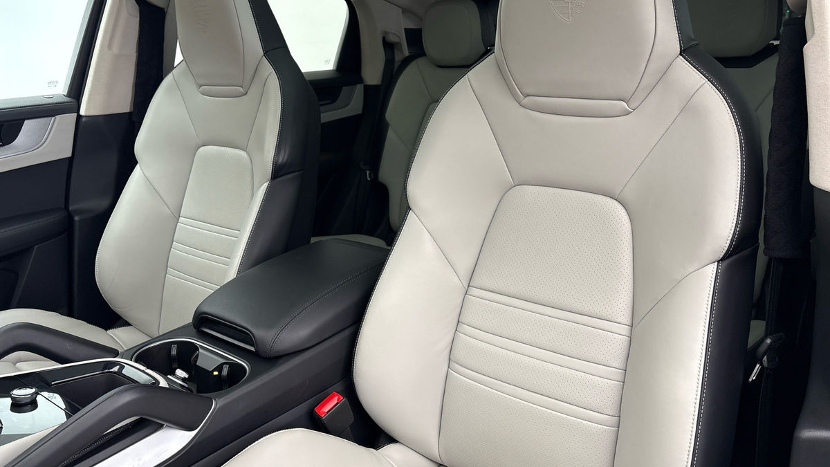 Porsche Cayenne Image 7