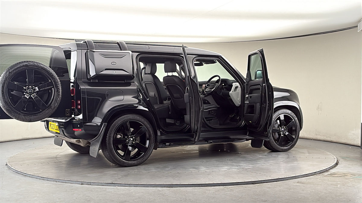More views of Land Rover Defender 110