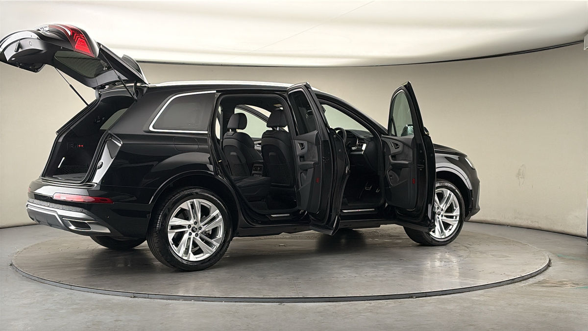 More views of Audi Q7