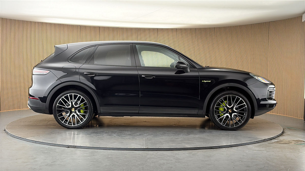 Porsche Cayenne Image 16