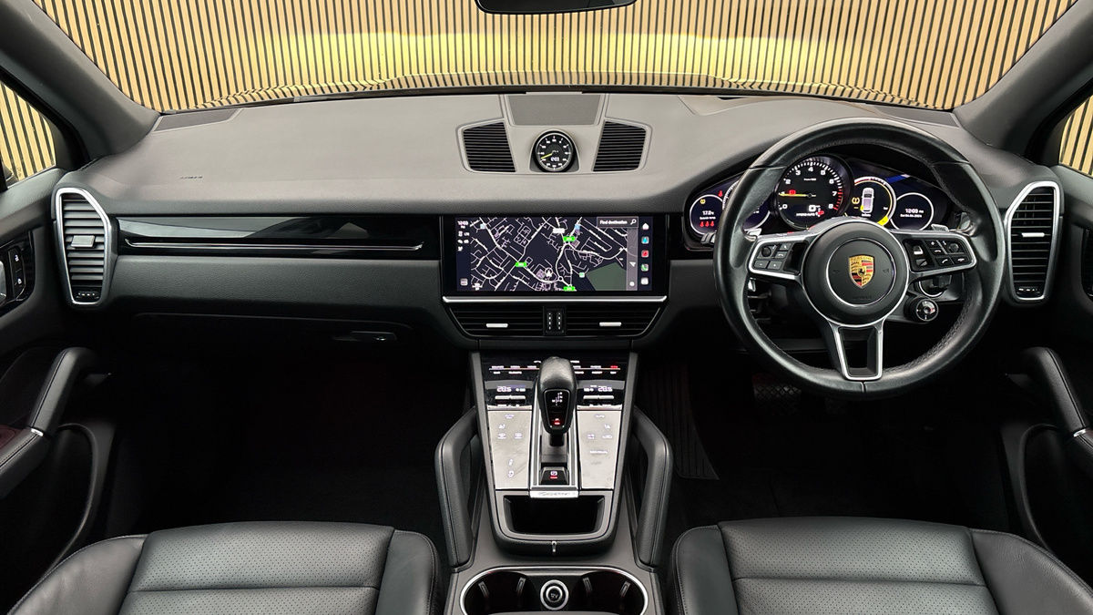 Porsche Cayenne Image 12