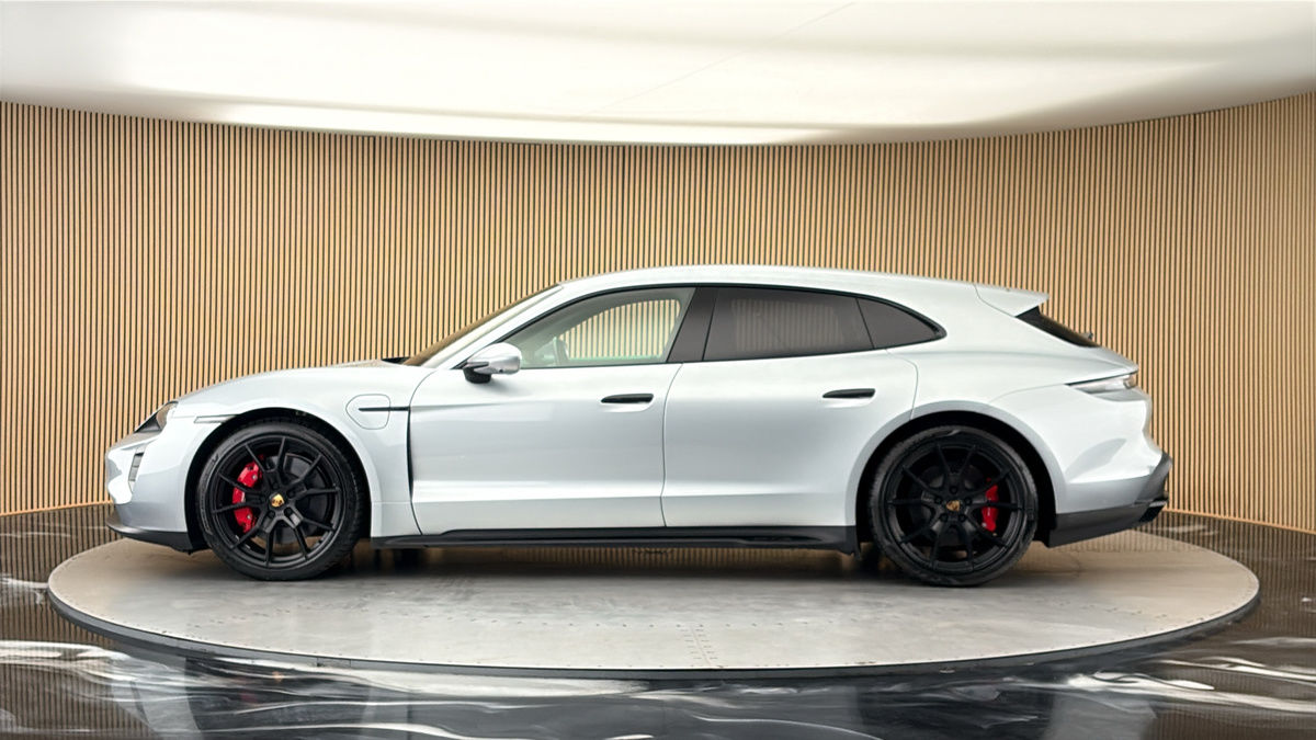 Porsche Taycan Image 15