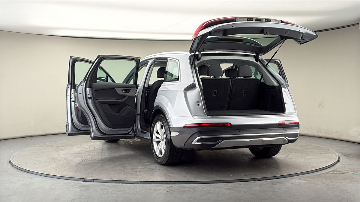 More views of Audi Q7