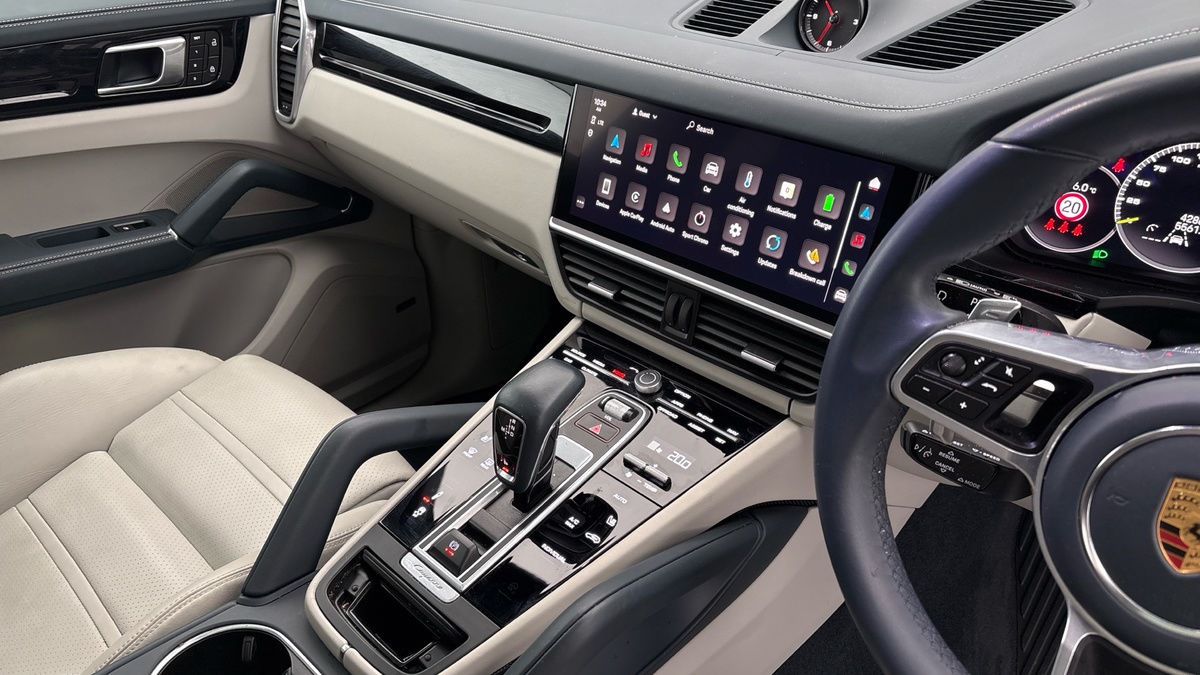 Porsche Cayenne Image 18