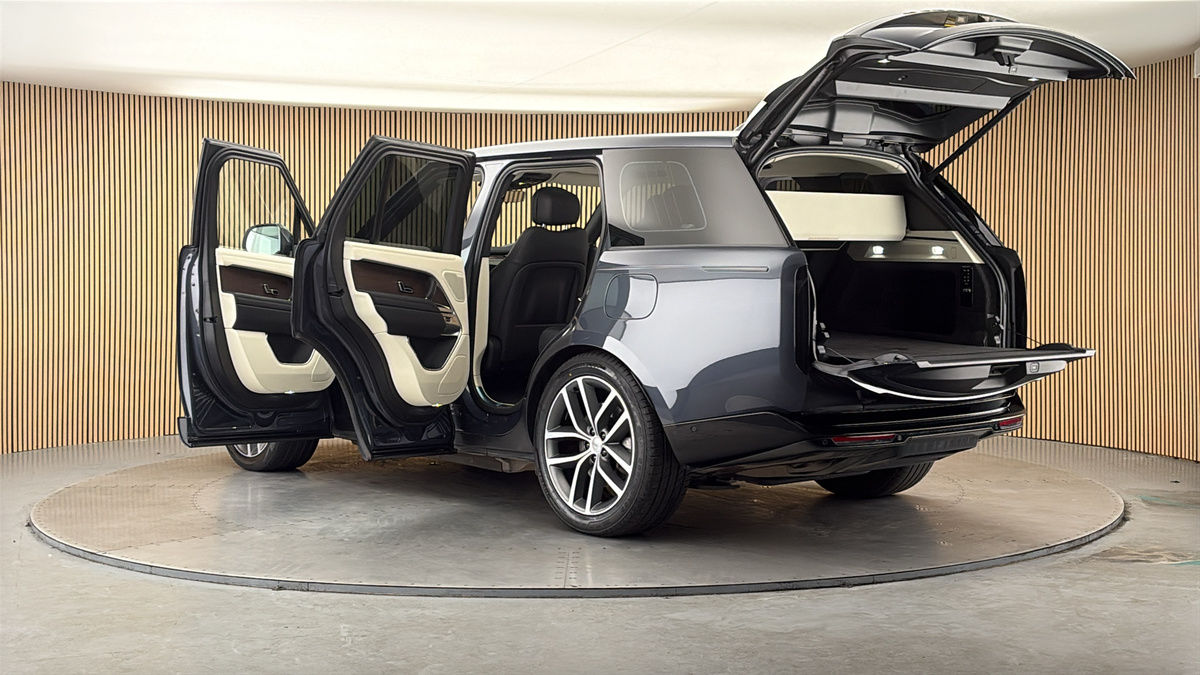 More views of Land Rover Range Rover