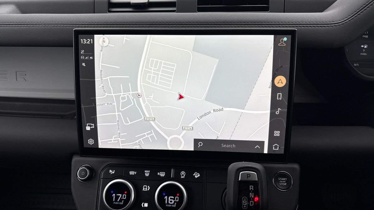 Land Rover Defender 90 Image 17