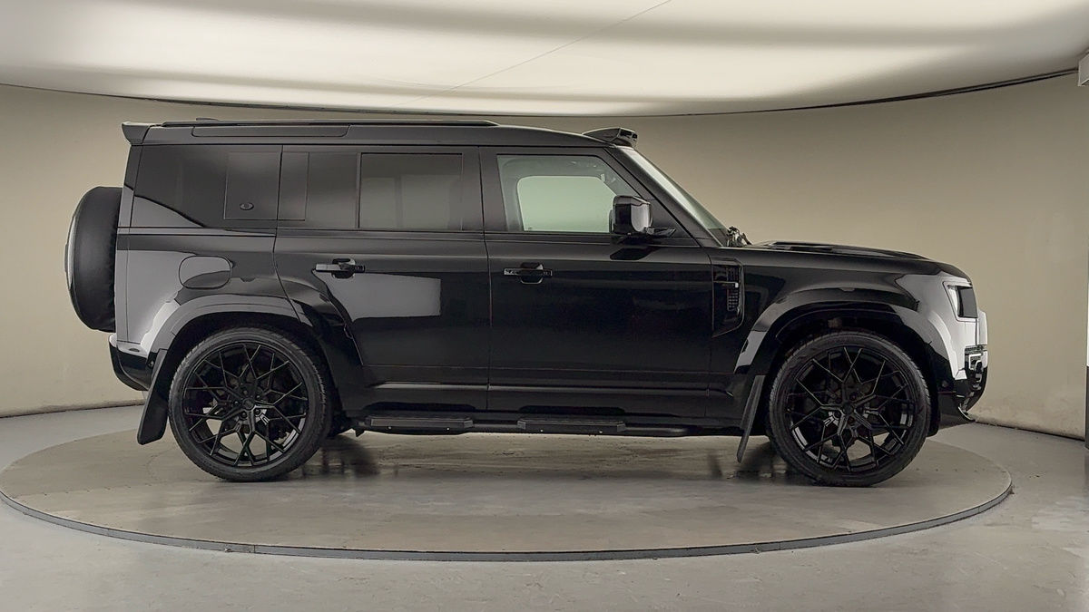 Land Rover Defender 110 Urban Image 16