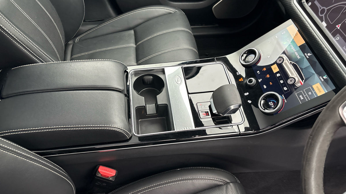 Land Rover Range Rover Velar Image 18