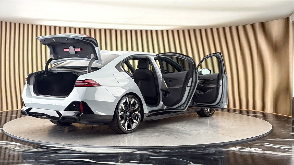 More views of BMW i5