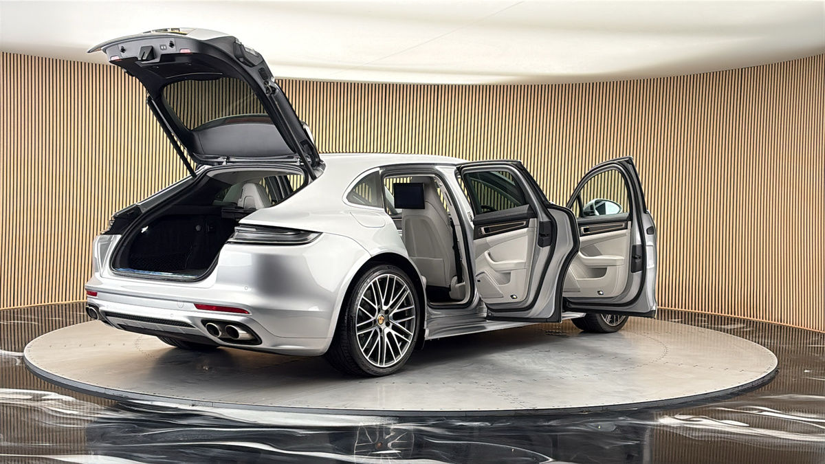 More views of Porsche Panamera