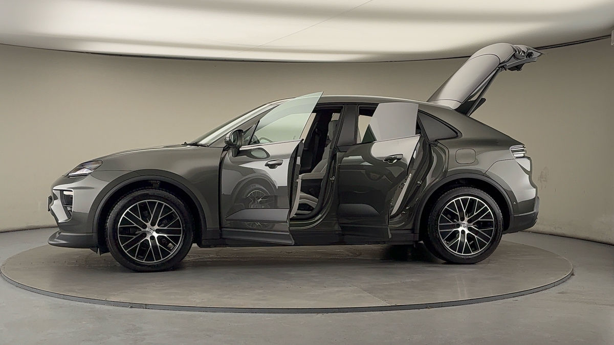 More views of Porsche Macan