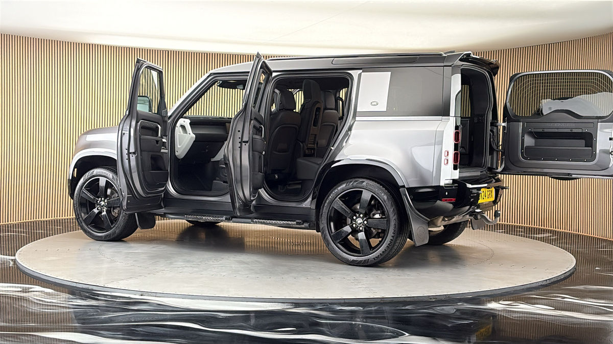 More views of Land Rover Defender 110
