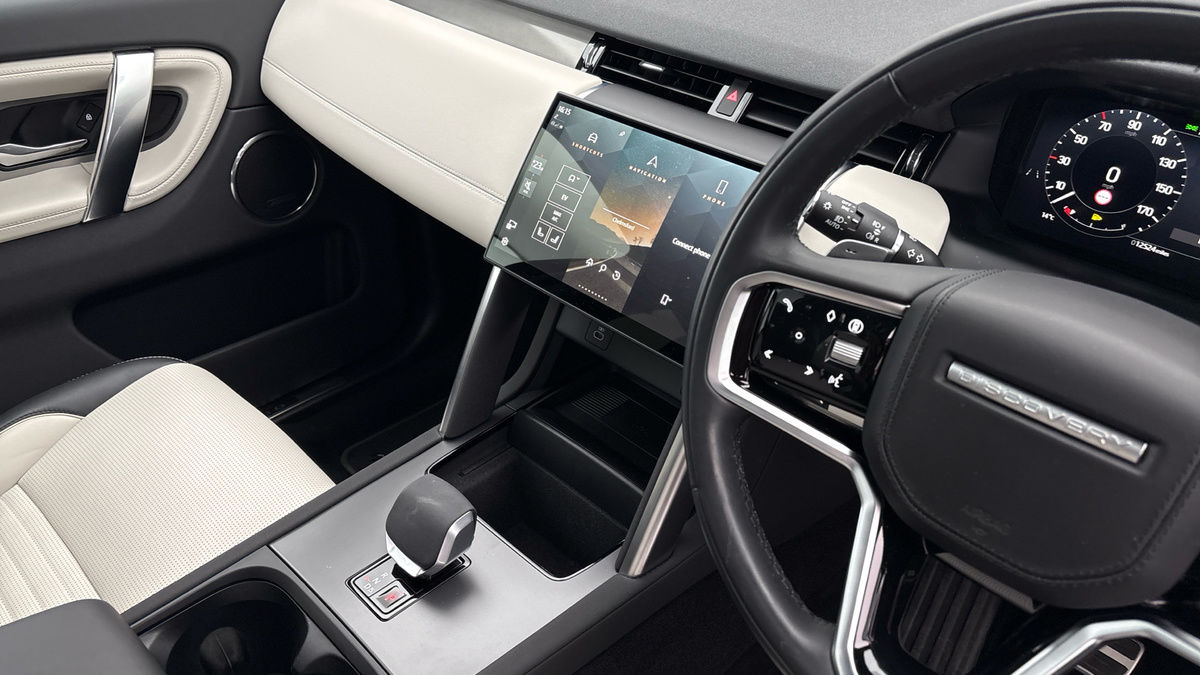 Land Rover Discovery Sport Image 18