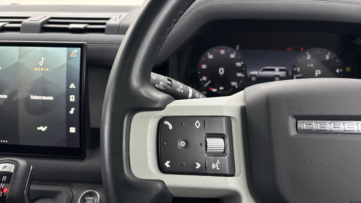 Land Rover Defender 130 Urban Image 13