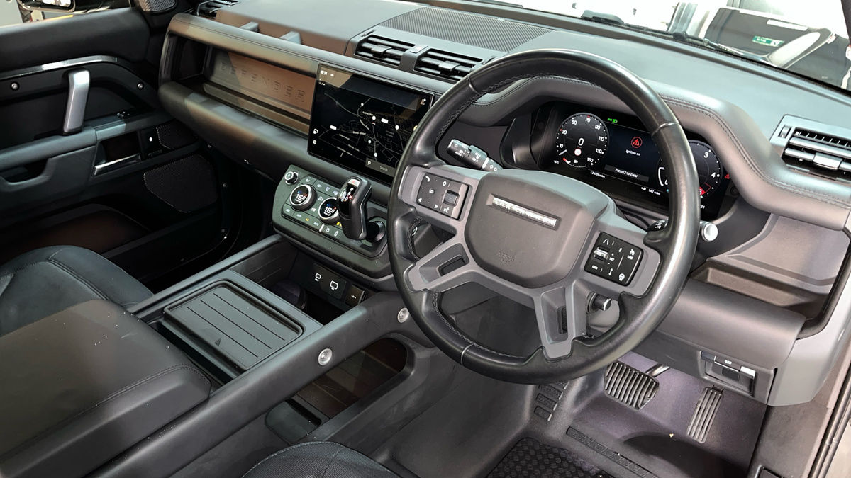 Land Rover Defender 110 Image 5