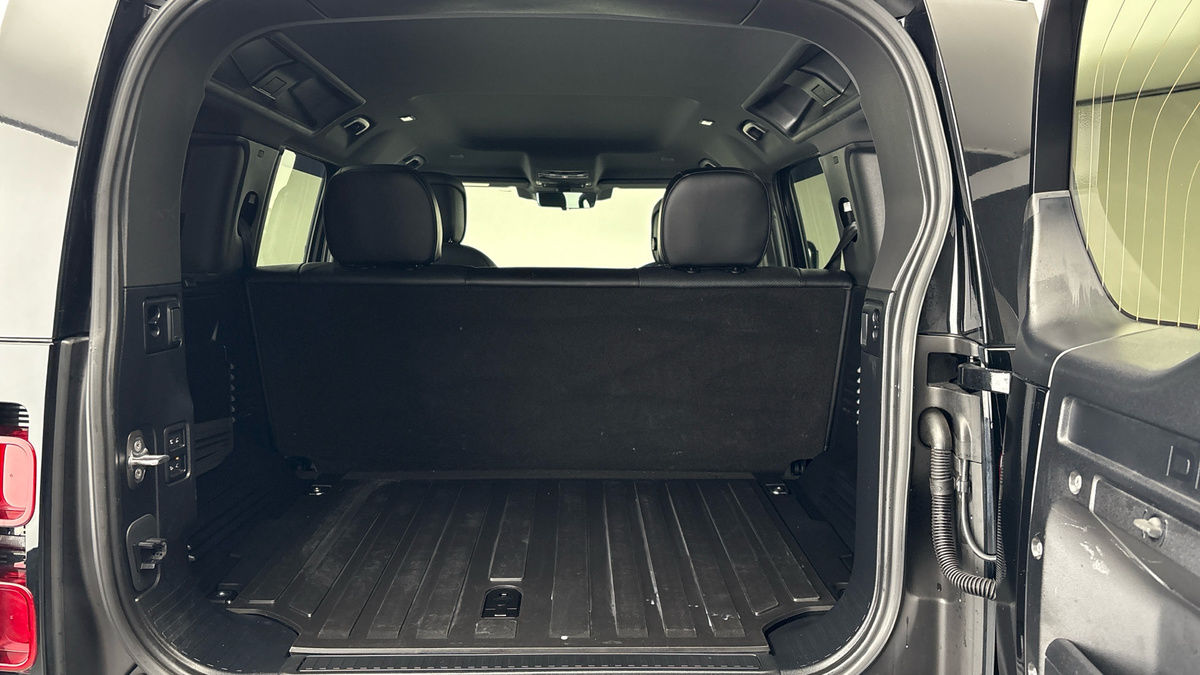 Land Rover Defender 110 Urban Image 11
