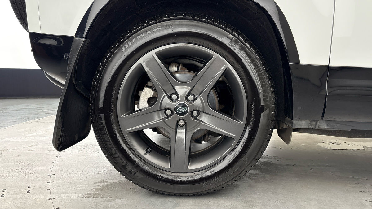 Land Rover Defender 90 Image 10