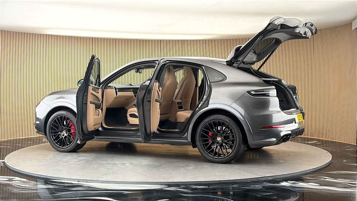 More views of Porsche Cayenne