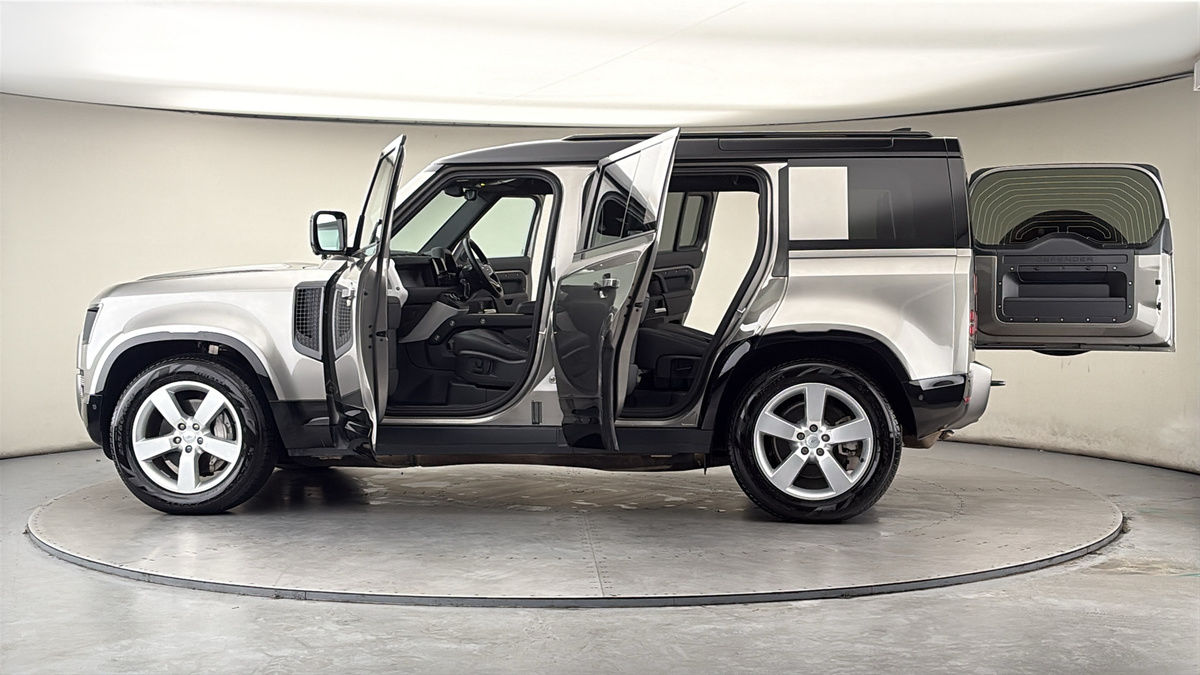 More views of Land Rover Defender 110