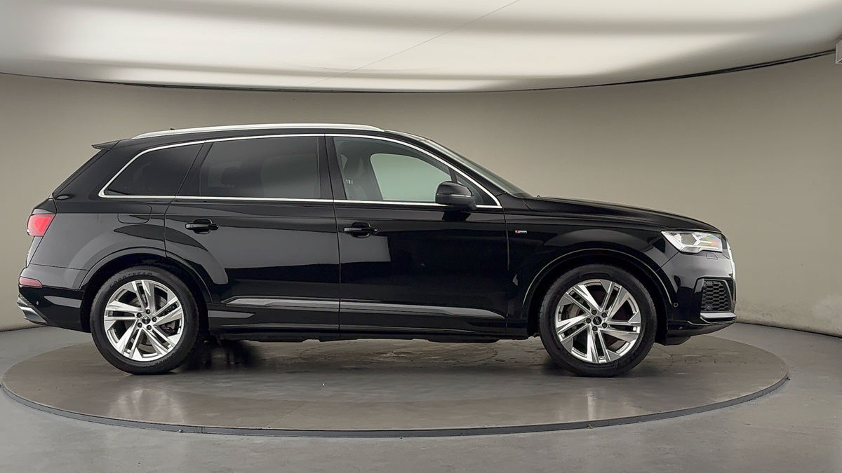 More views of Audi Q7