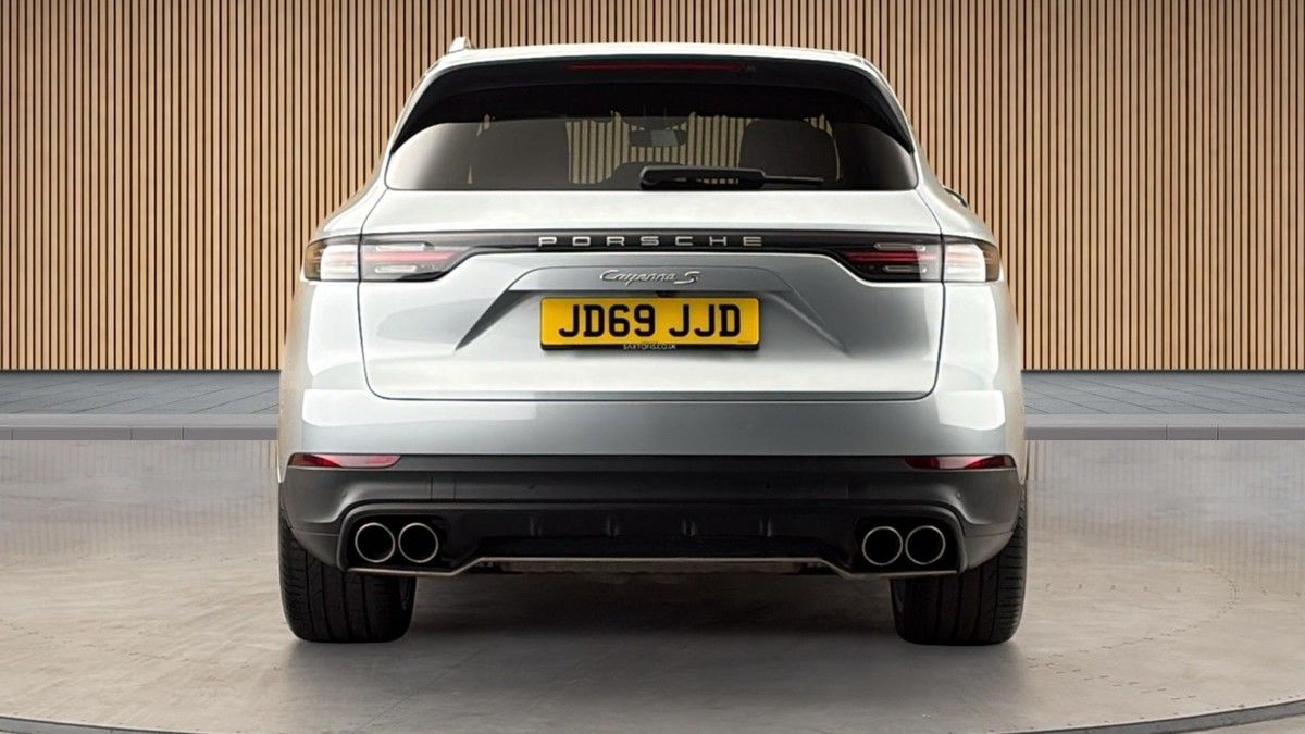 Porsche Cayenne Image 4