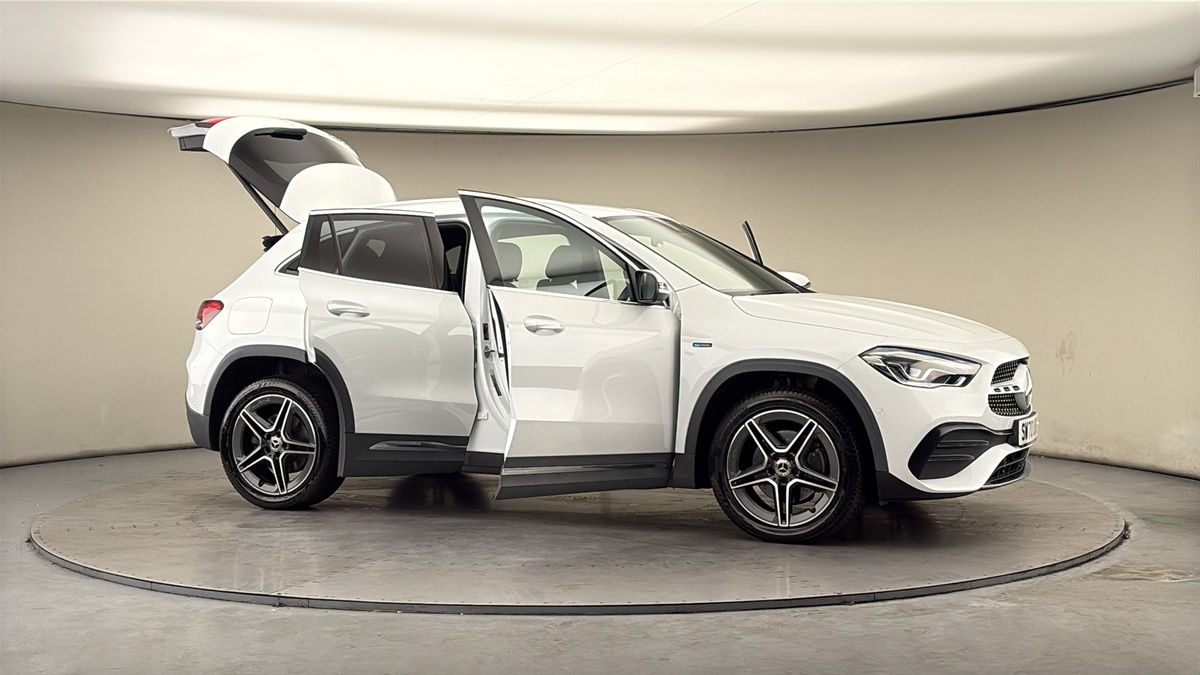 More views of Mercedes-Benz GLA