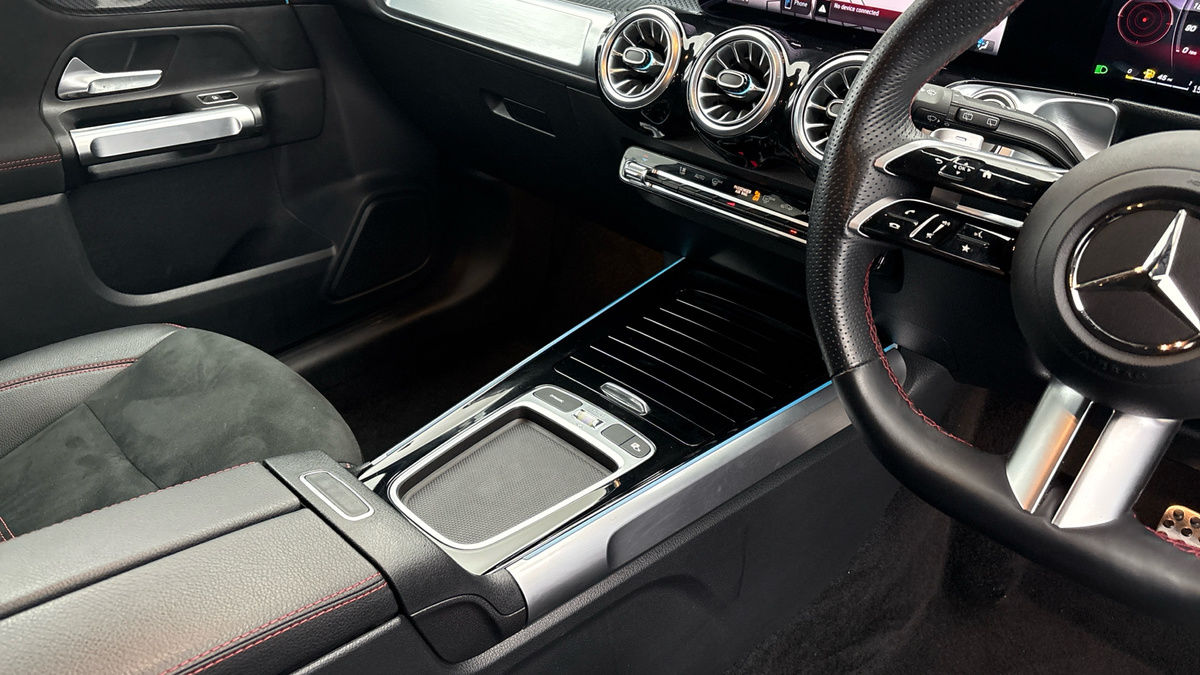 Mercedes-Benz GLB Image 18