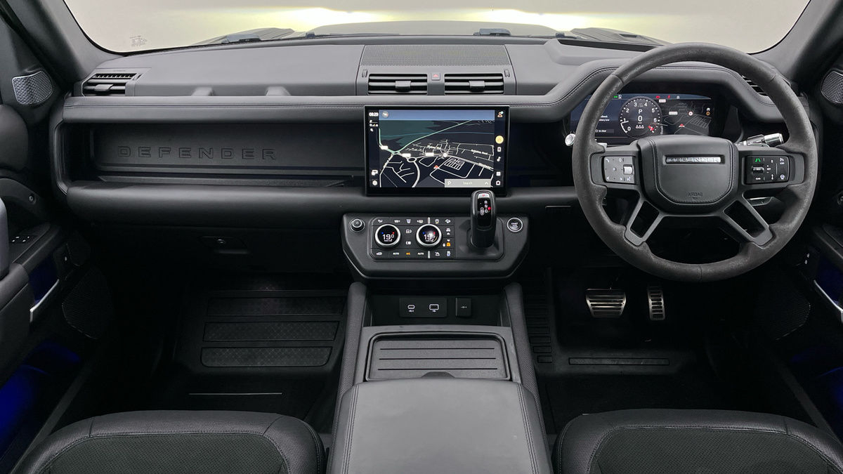 Land Rover Defender 110 Urban Image 23