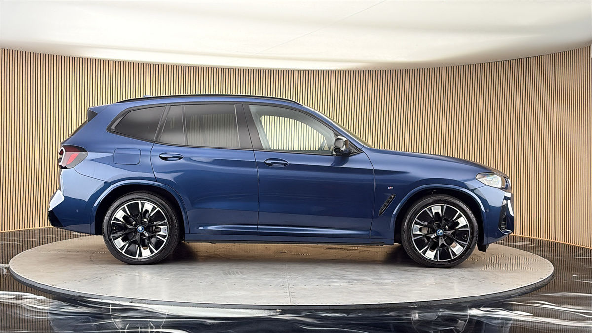 BMW iX3 Image 16