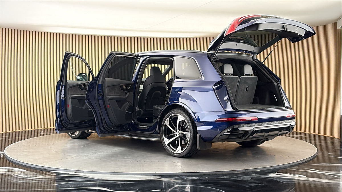 More views of Audi Q7
