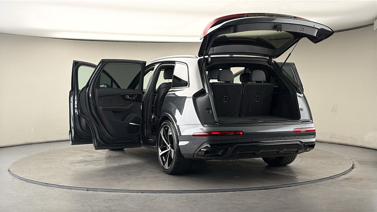 More views of Audi Q7