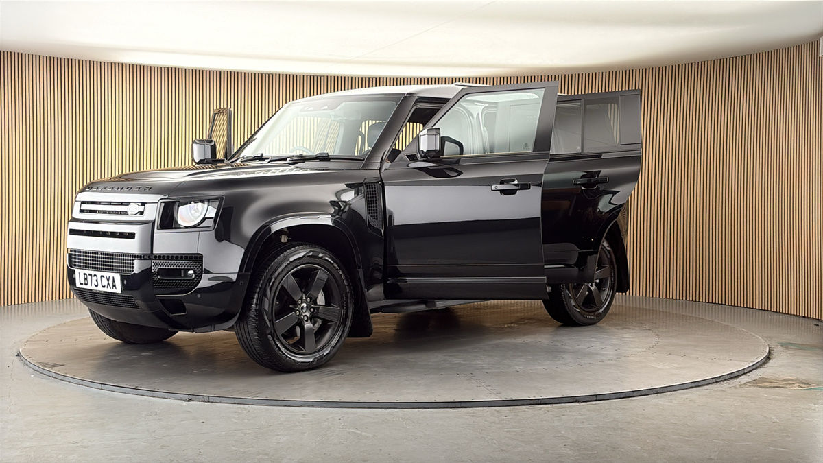 Land Rover Defender 110 Image 22