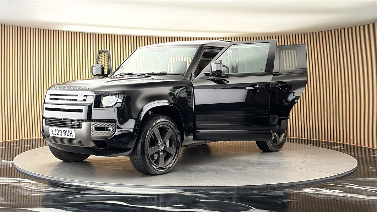 More views of Land Rover Defender 110