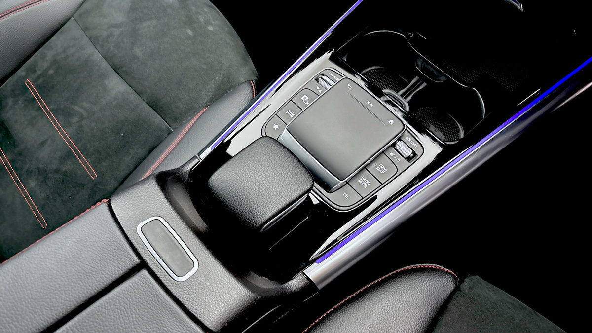 Mercedes-Benz GLA Image 9