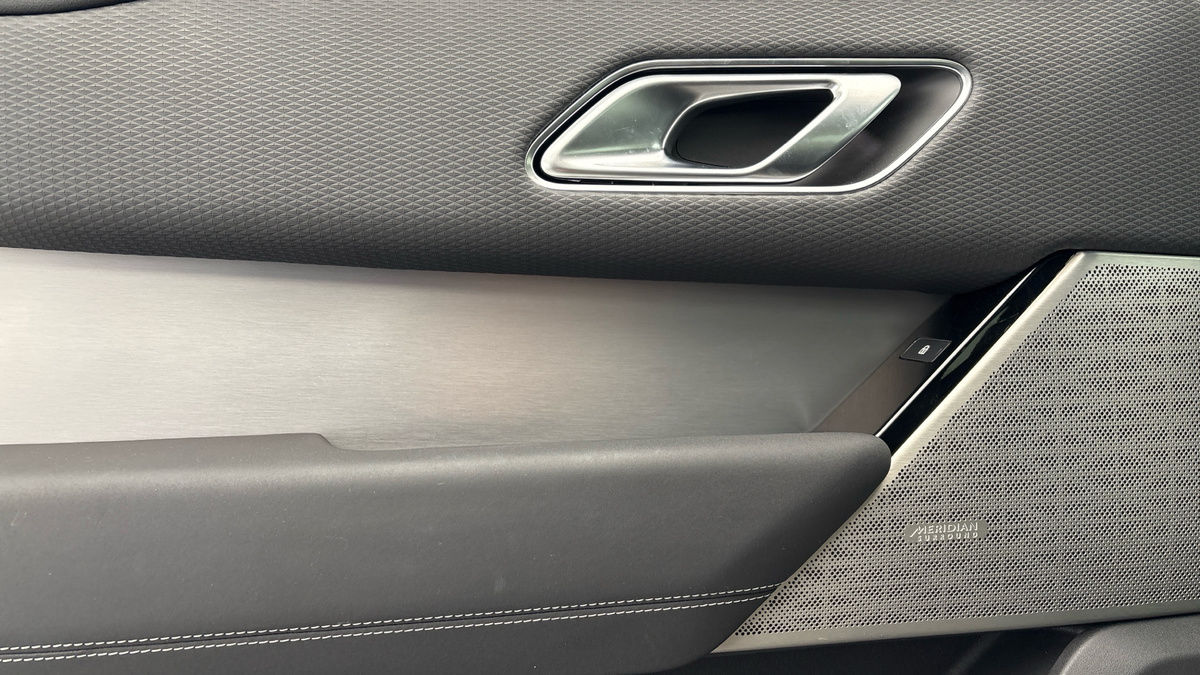 Land Rover Range Rover Velar Image 19