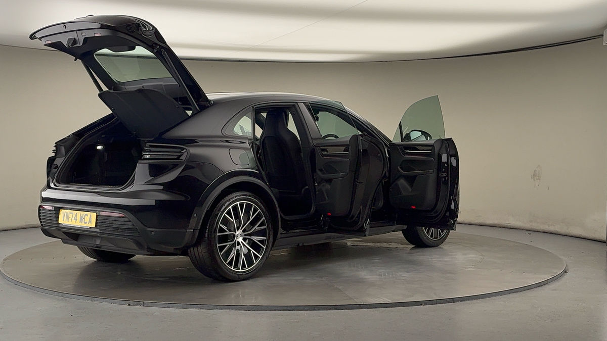 More views of Porsche Macan