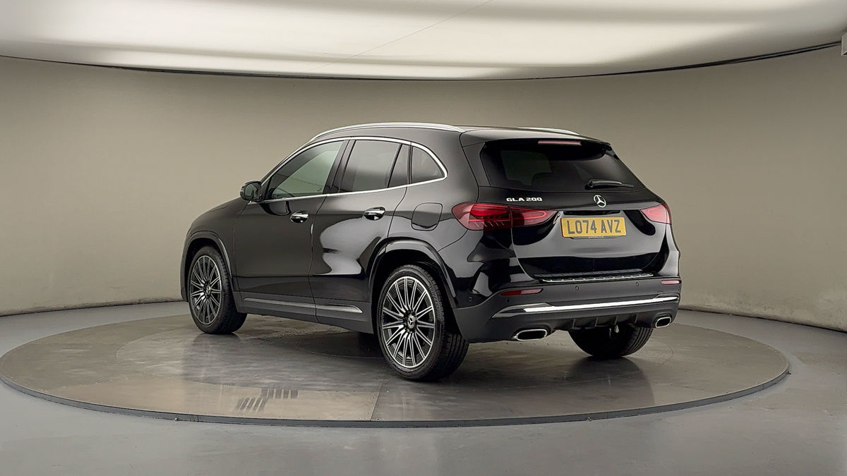 Mercedes-Benz GLA Image 2