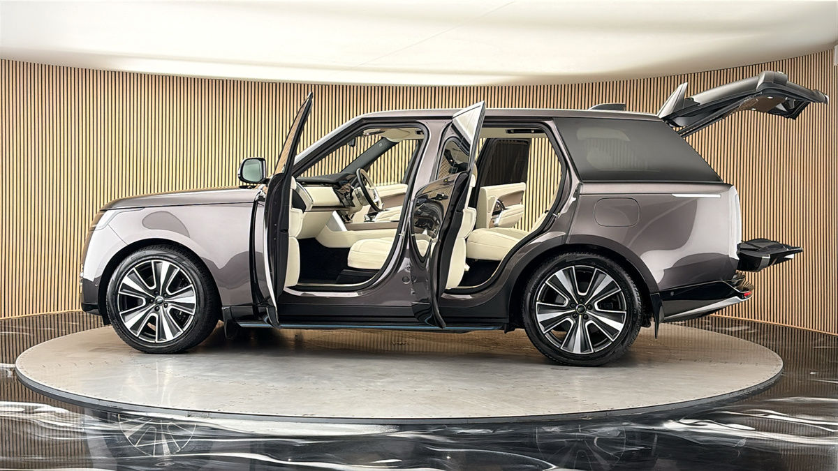 More views of Land Rover Range Rover