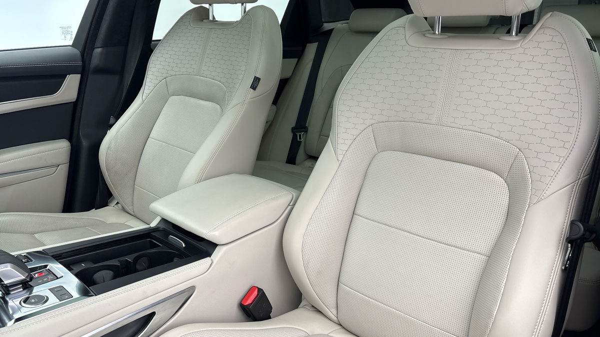 Jaguar F-PACE Image 7