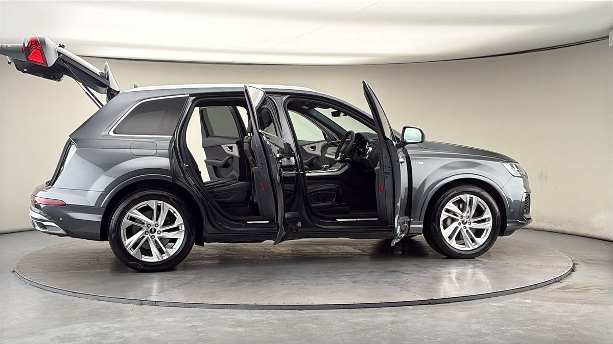 More views of Audi Q7