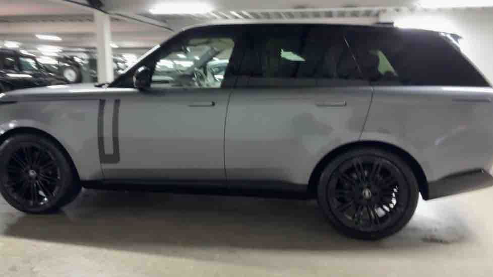 More views of Land Rover Range Rover