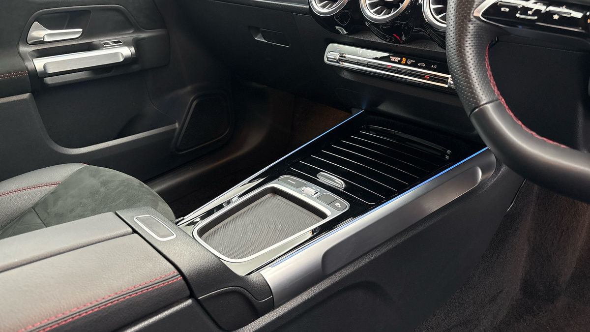 Mercedes-Benz GLB Image 18