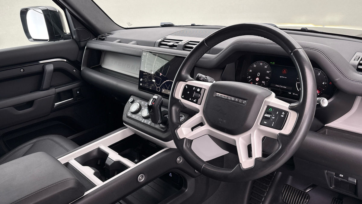 Land Rover Defender 110 Image 5