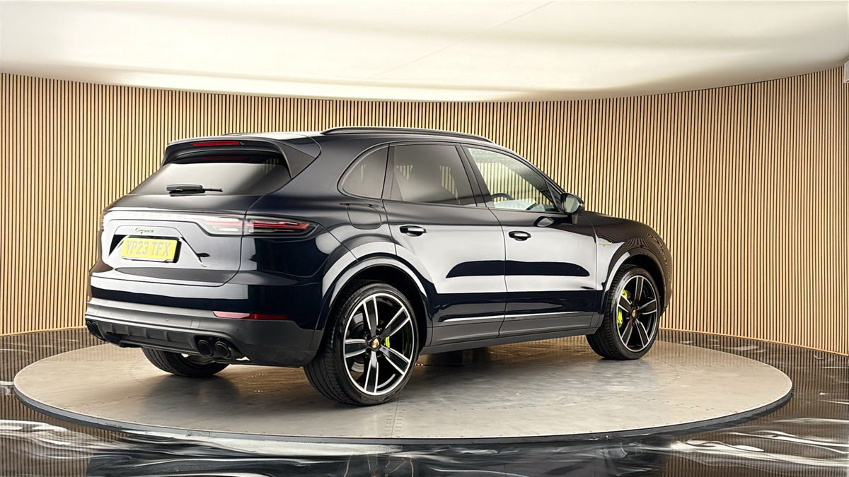 Porsche Cayenne Image 21