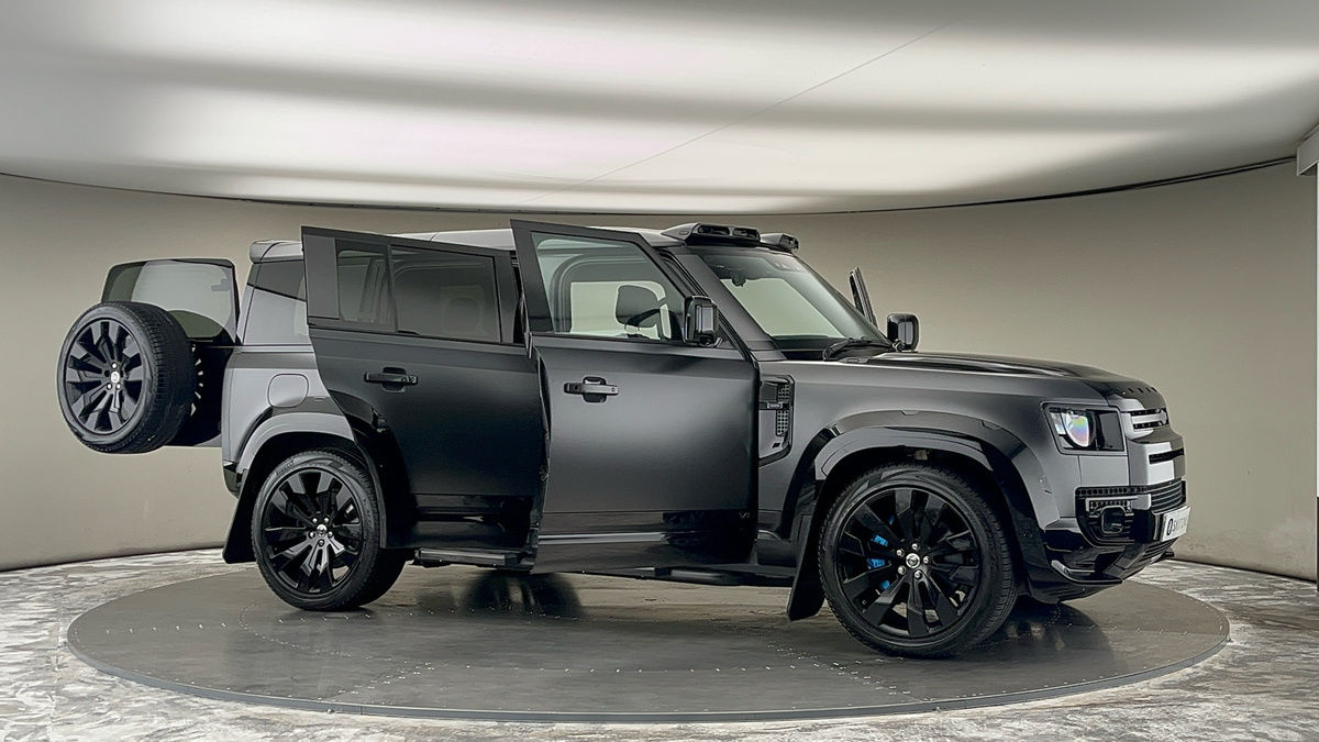 More views of Land Rover Defender 110
